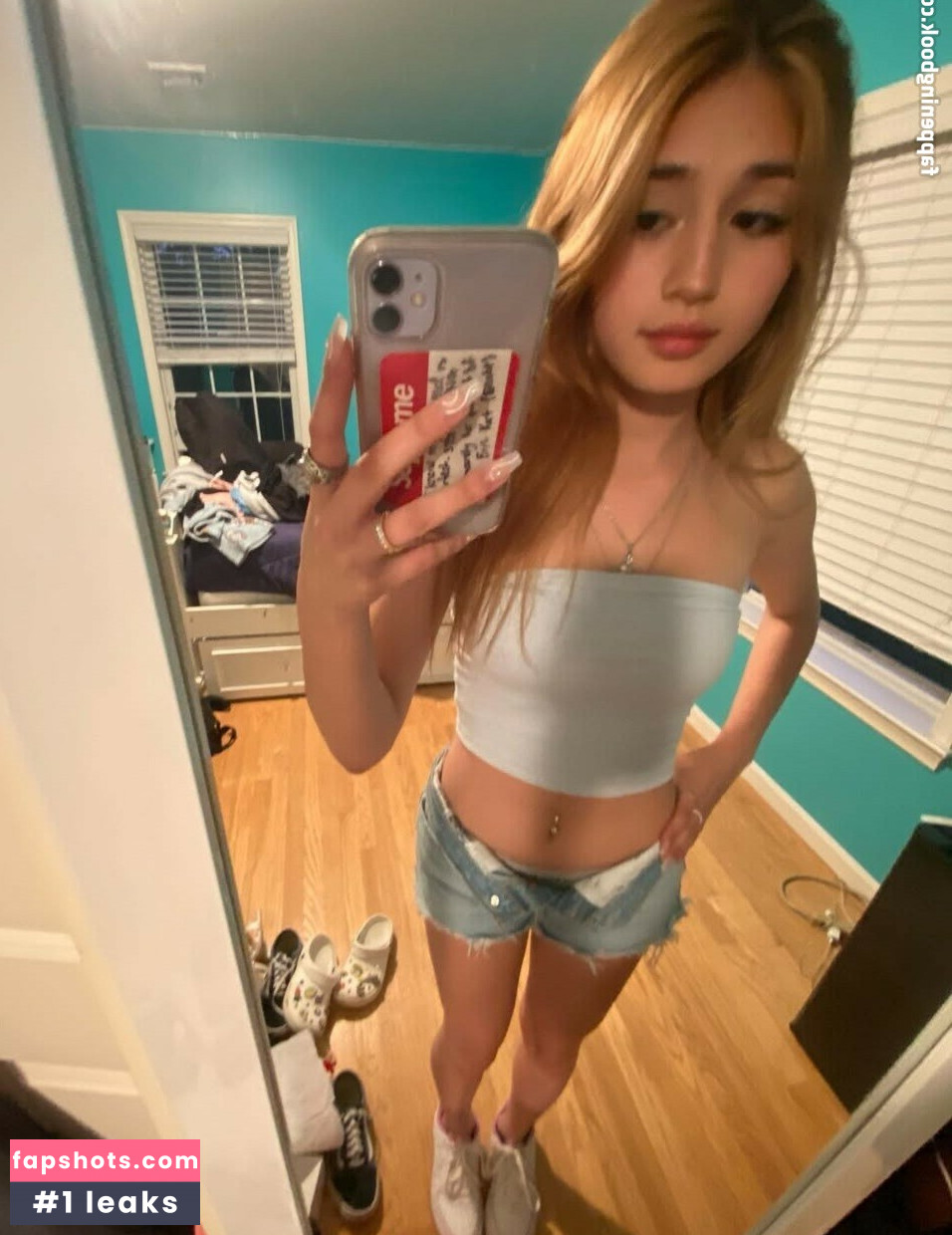 Emilykr0pp gallery photo #2