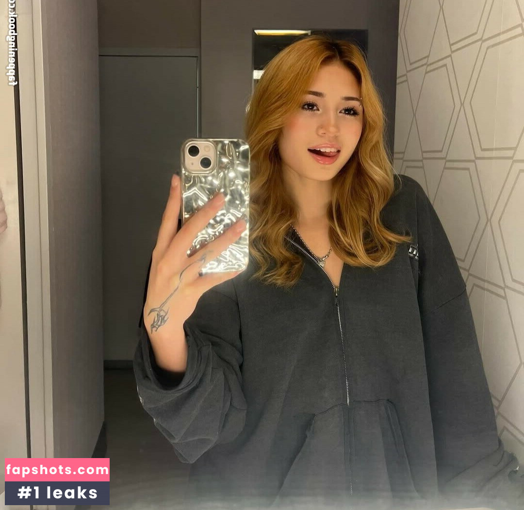 Emilykr0pp gallery photo #13