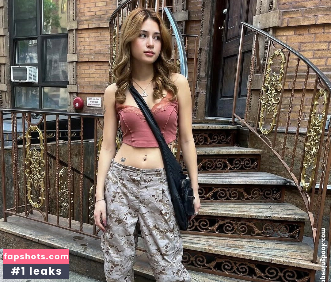 Emilykr0pp gallery photo #17