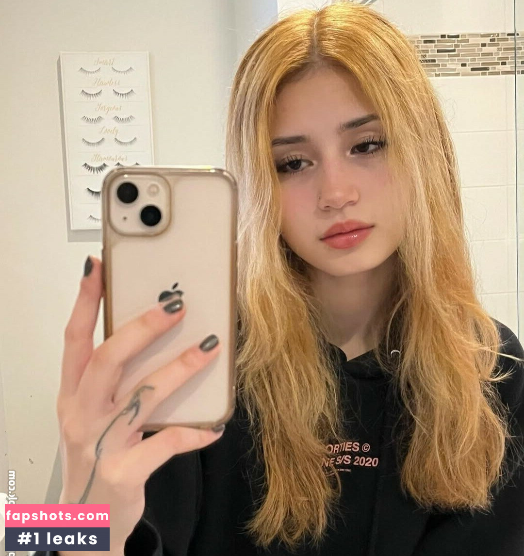 Emilykr0pp gallery photo #7