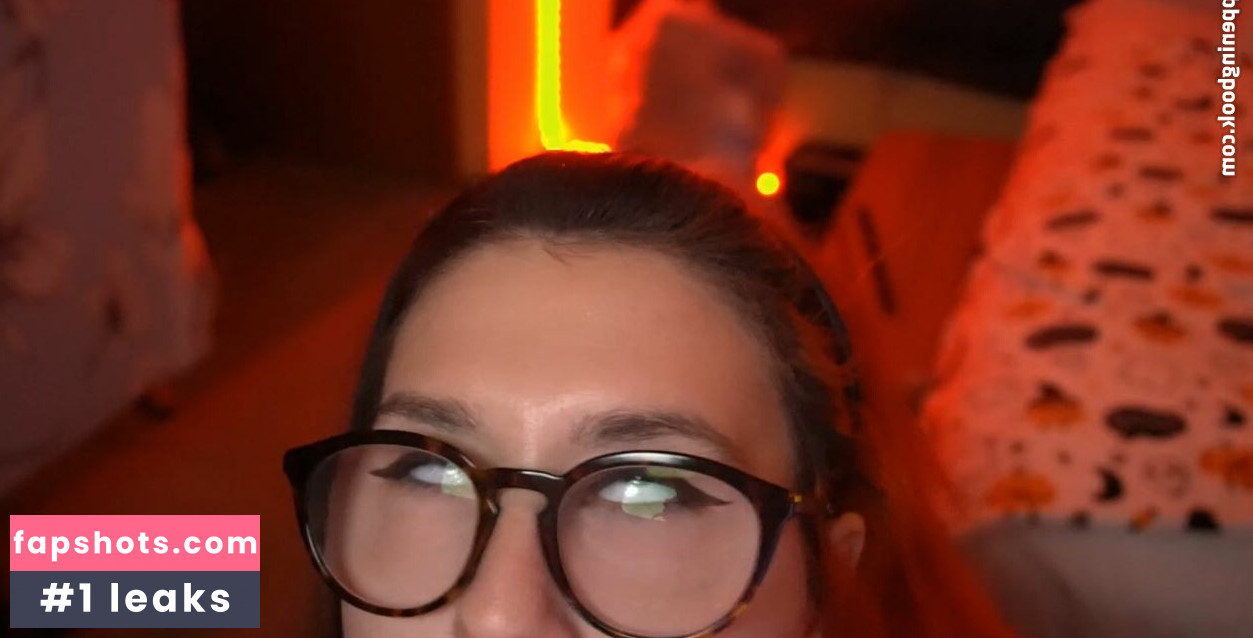 Emilyuwo gallery photo #13