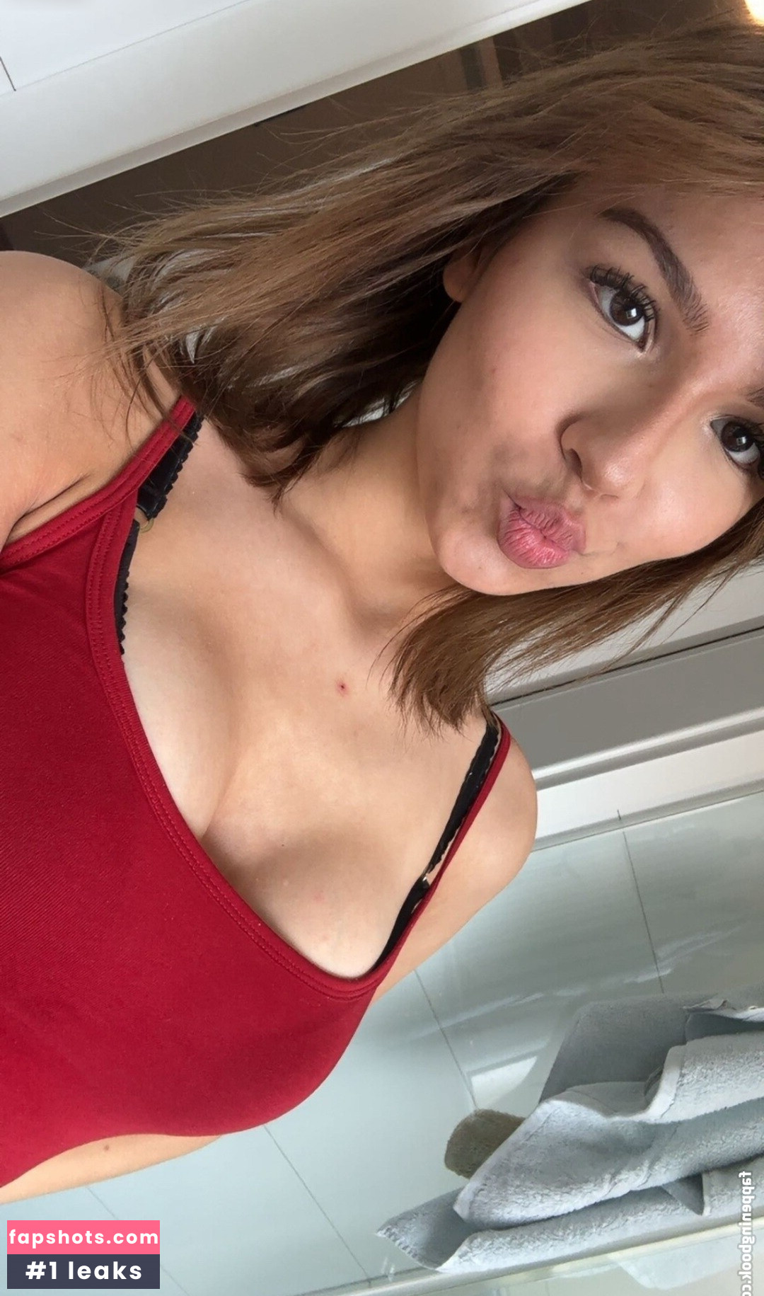 Emilyynl gallery photo #3