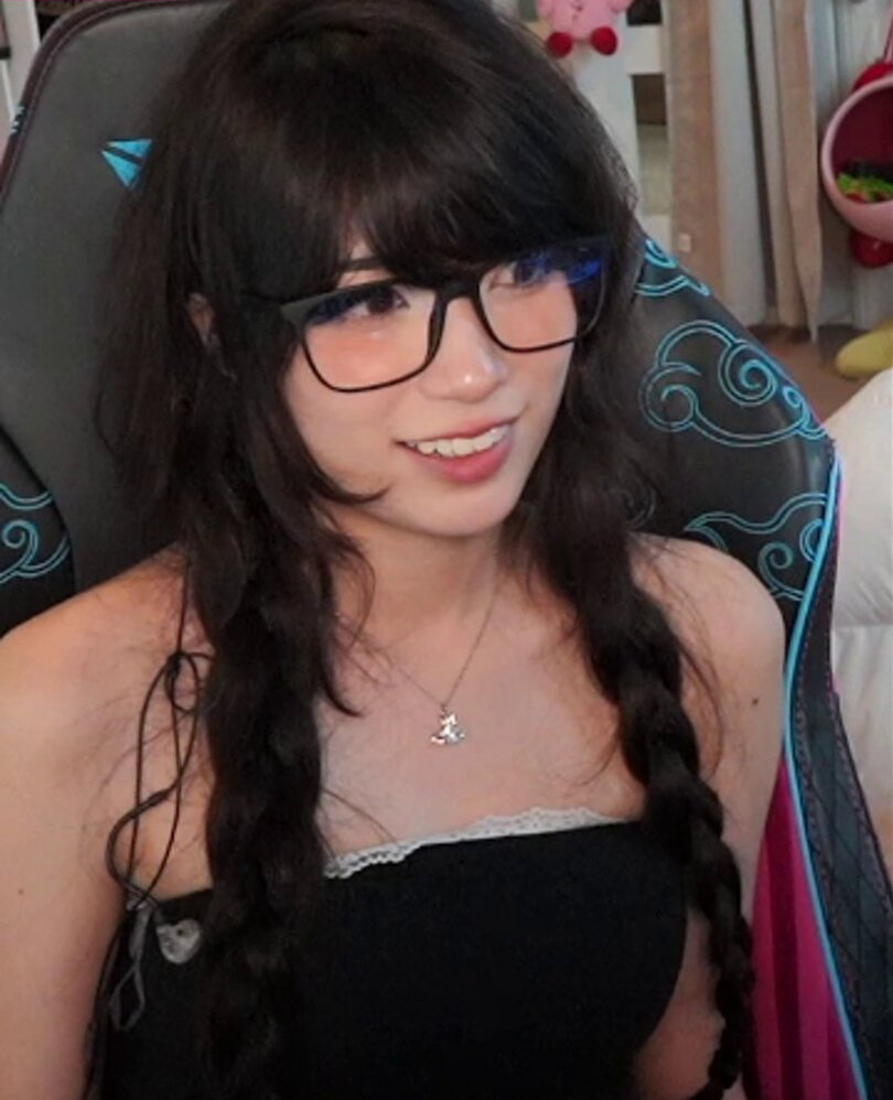 emiru-33 gallery photo #1063