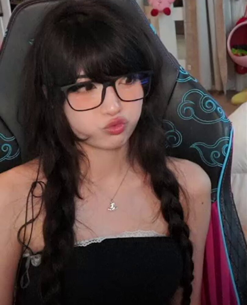 emiru-33 gallery photo #1066