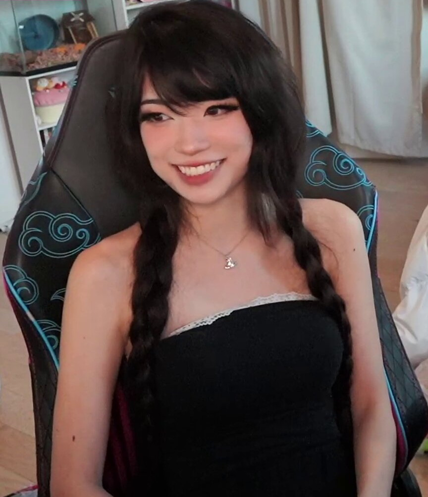 emiru-33 gallery photo #1068