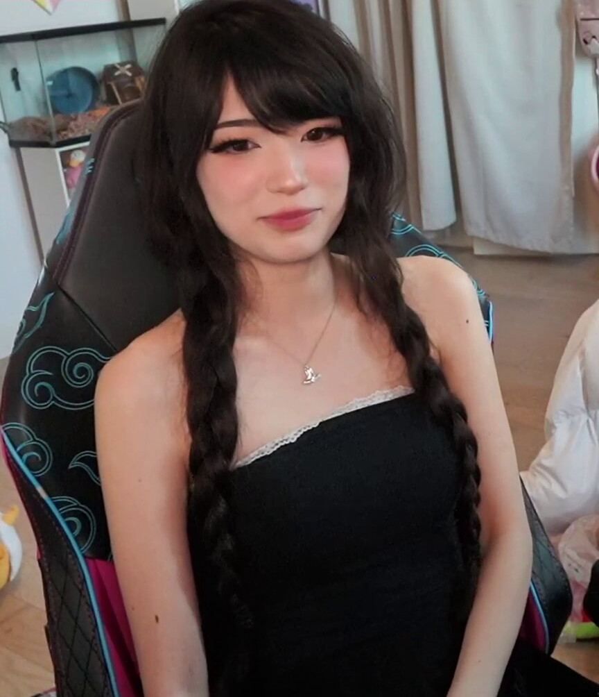 emiru-33 gallery photo #1069