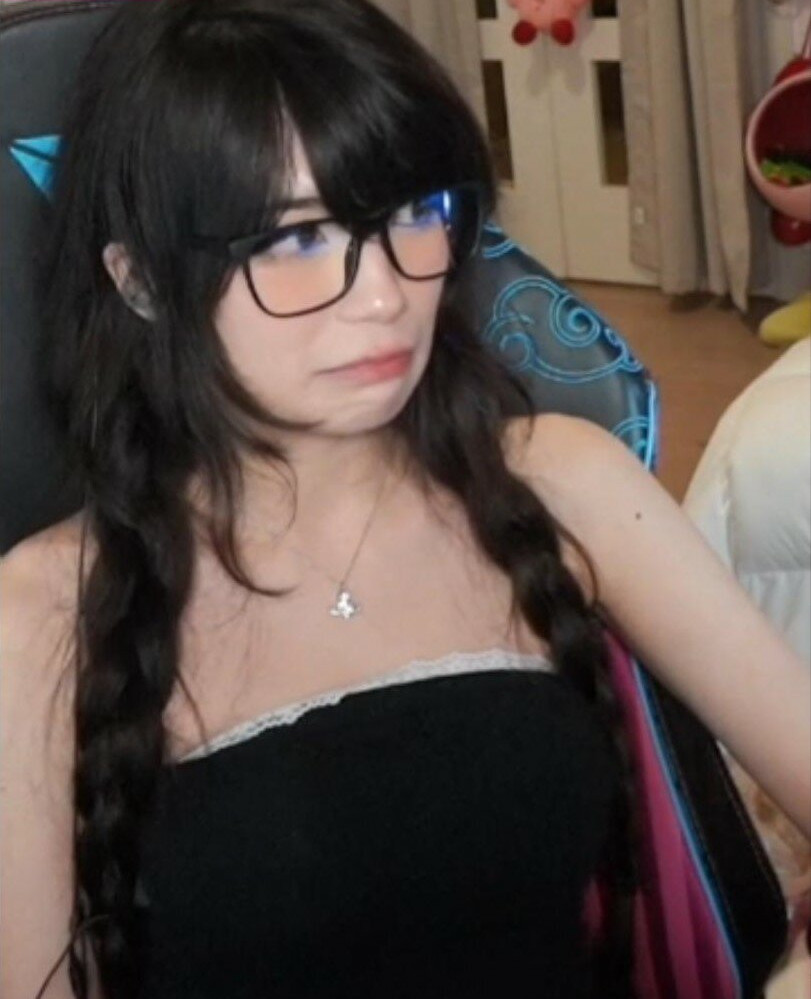 emiru-33 gallery photo #1078