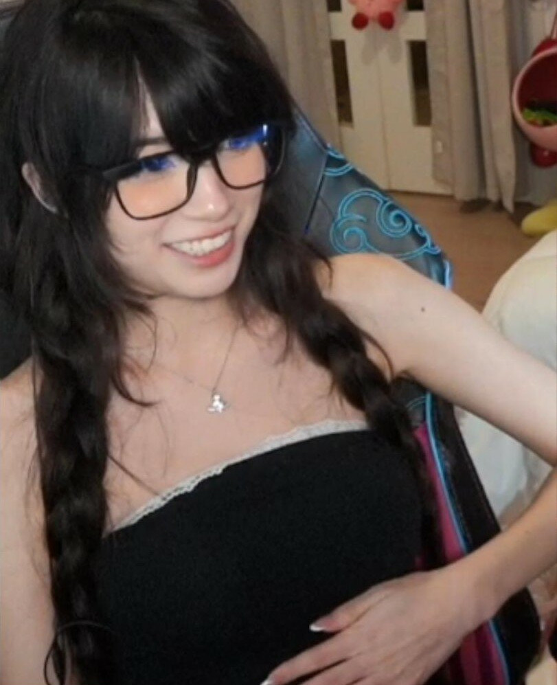 emiru-33 gallery photo #1082