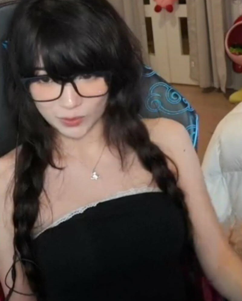 emiru-33 gallery photo #1084