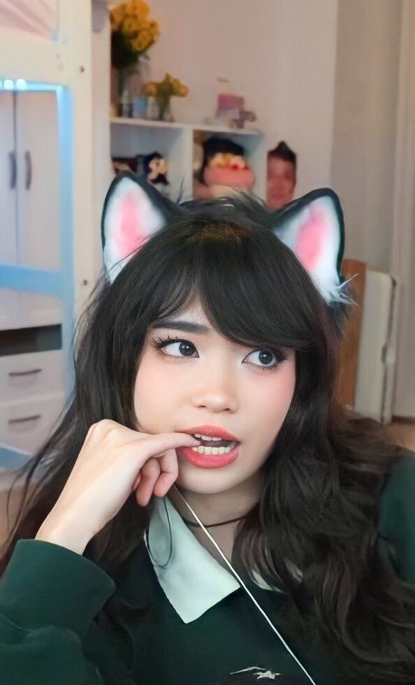 emiru-33 gallery photo #1175