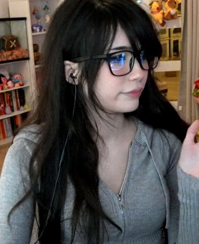 emiru-33 gallery photo #1655