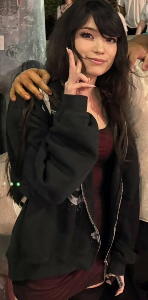 emiru-33 gallery photo #360