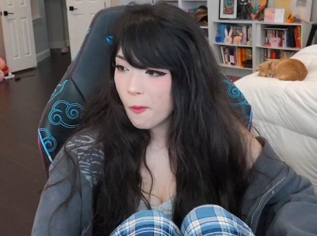 emiru-33 gallery photo #542