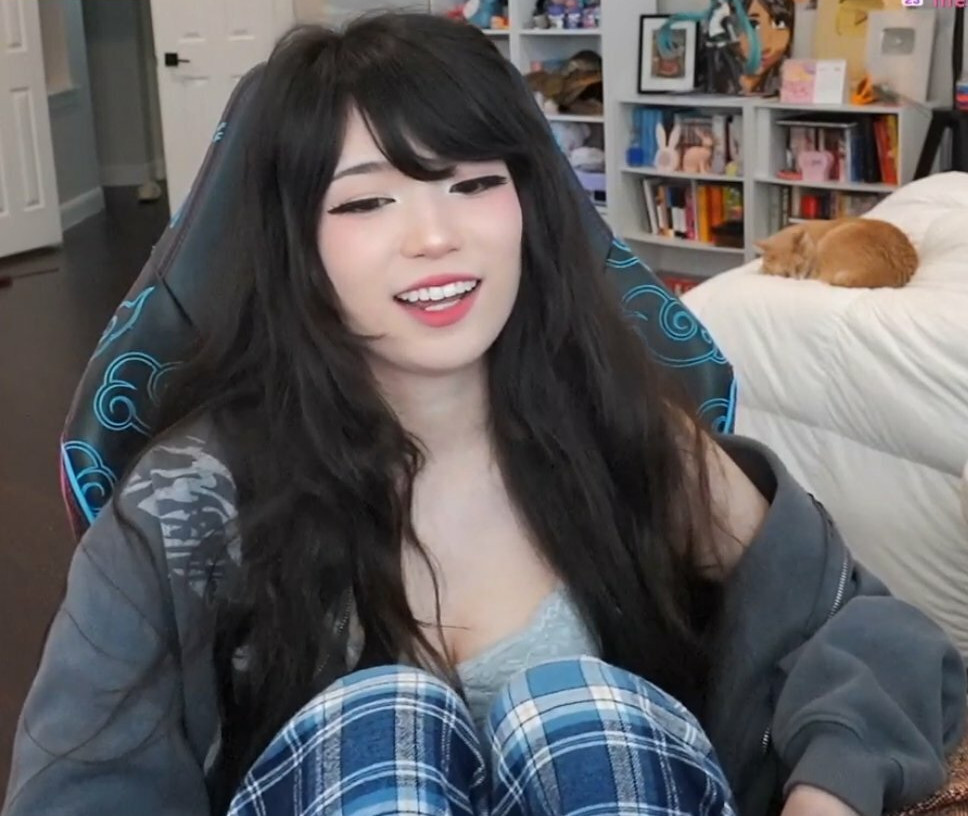 emiru-33 gallery photo #550