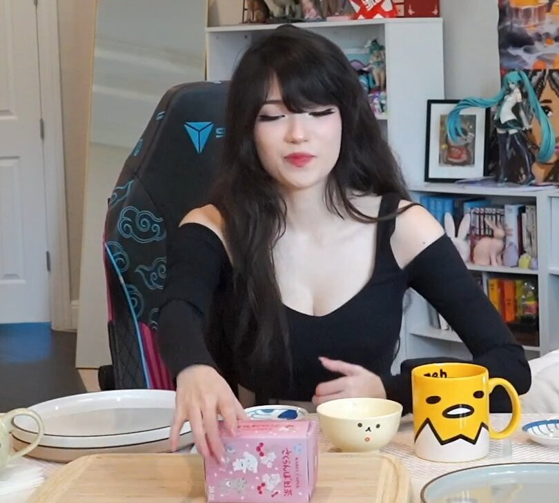 emiru-33 gallery photo #561