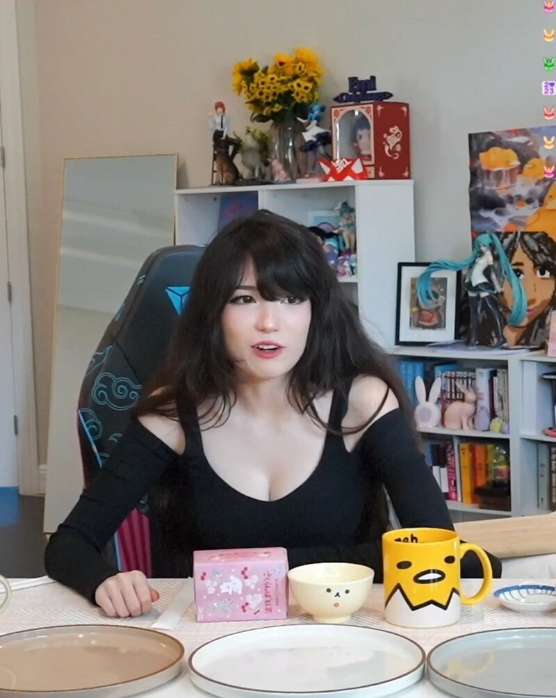 emiru-33 gallery photo #567