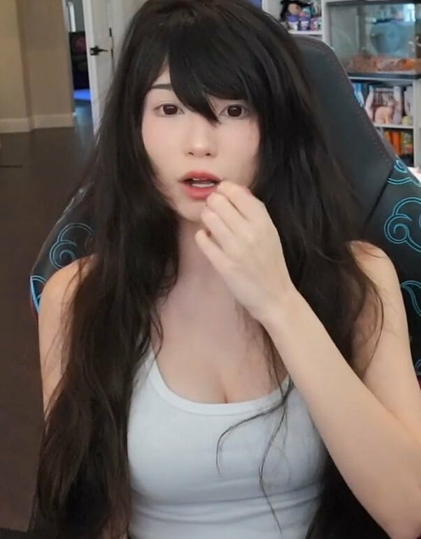 emiru-33 gallery photo #599