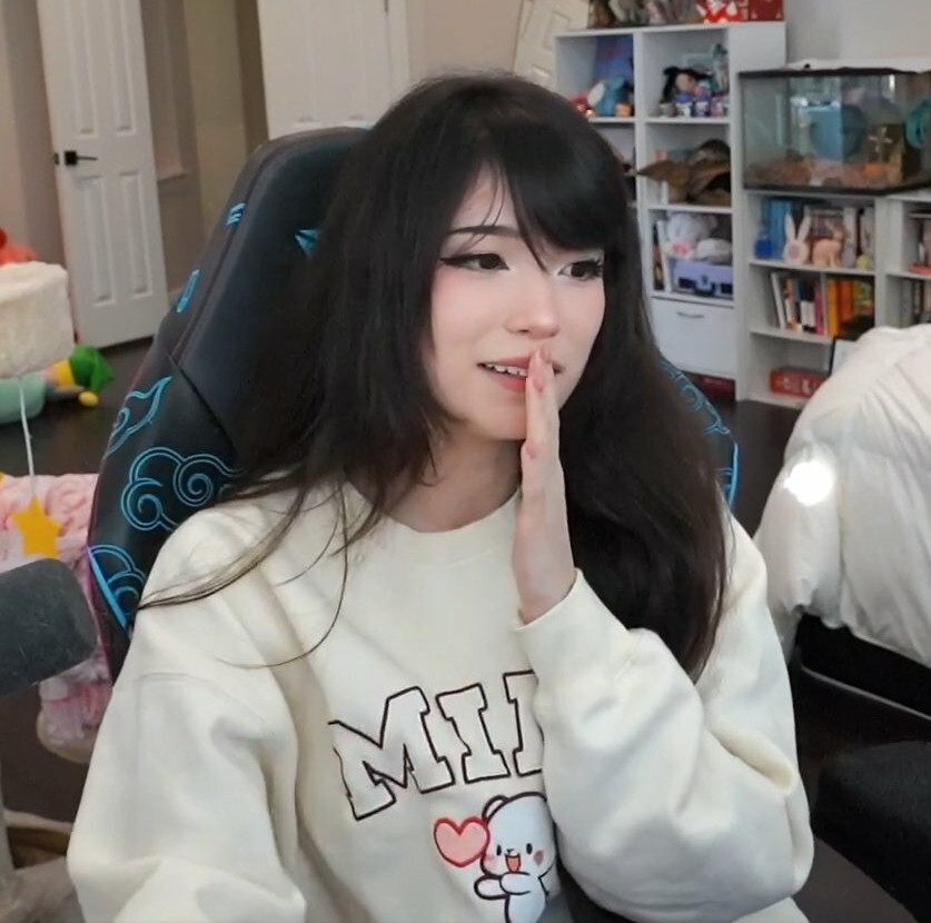 emiru-33 gallery photo #637