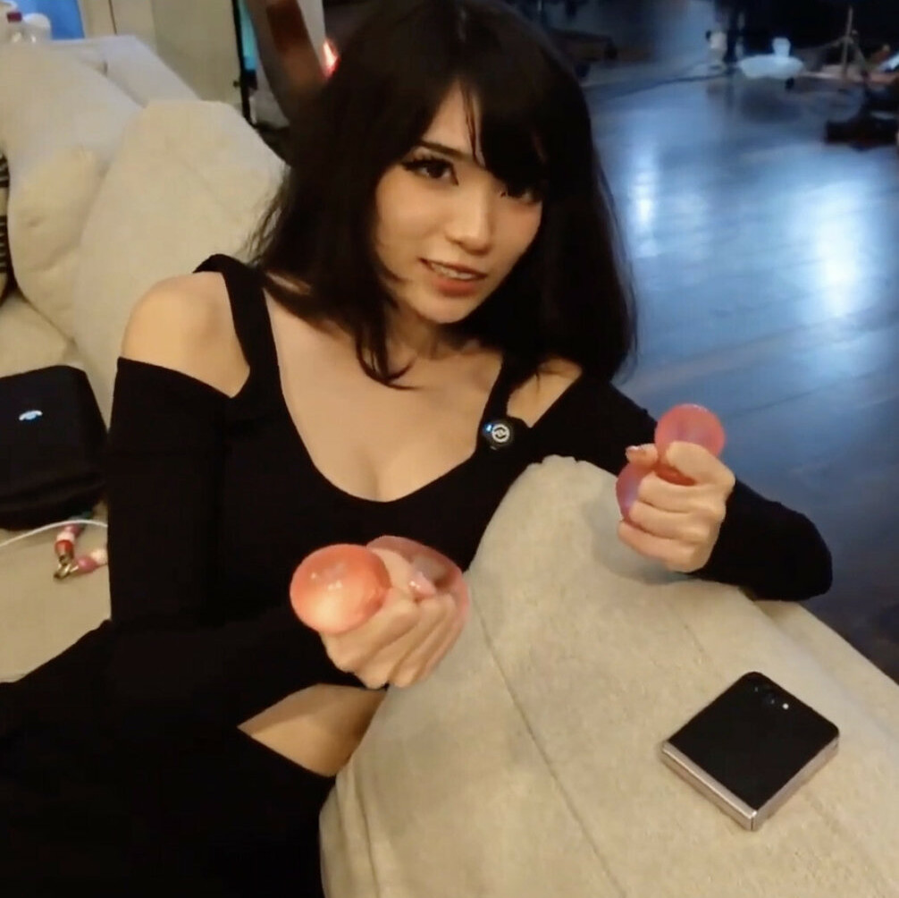 emiru-33 gallery photo #688