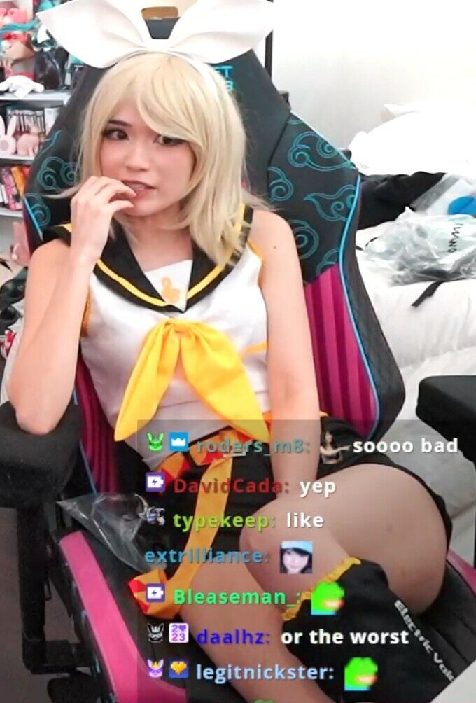 emiru-33 gallery photo #782