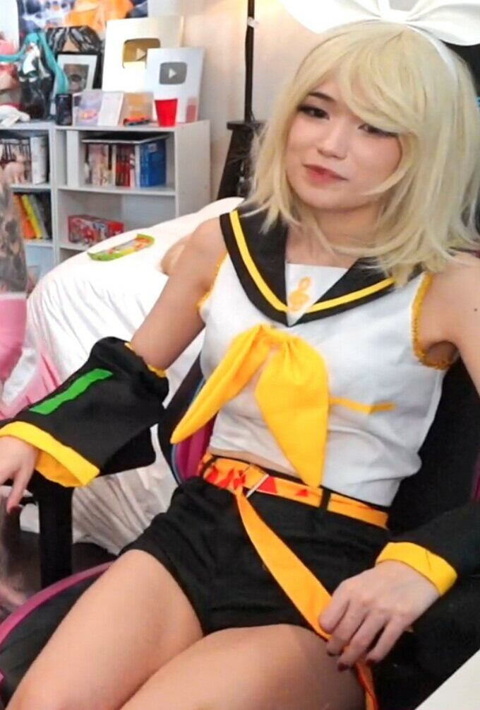 emiru-33 gallery photo #789