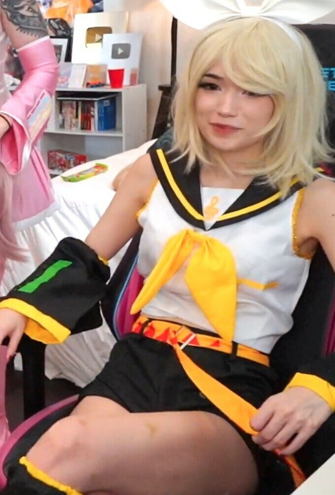 emiru-33 gallery photo #790