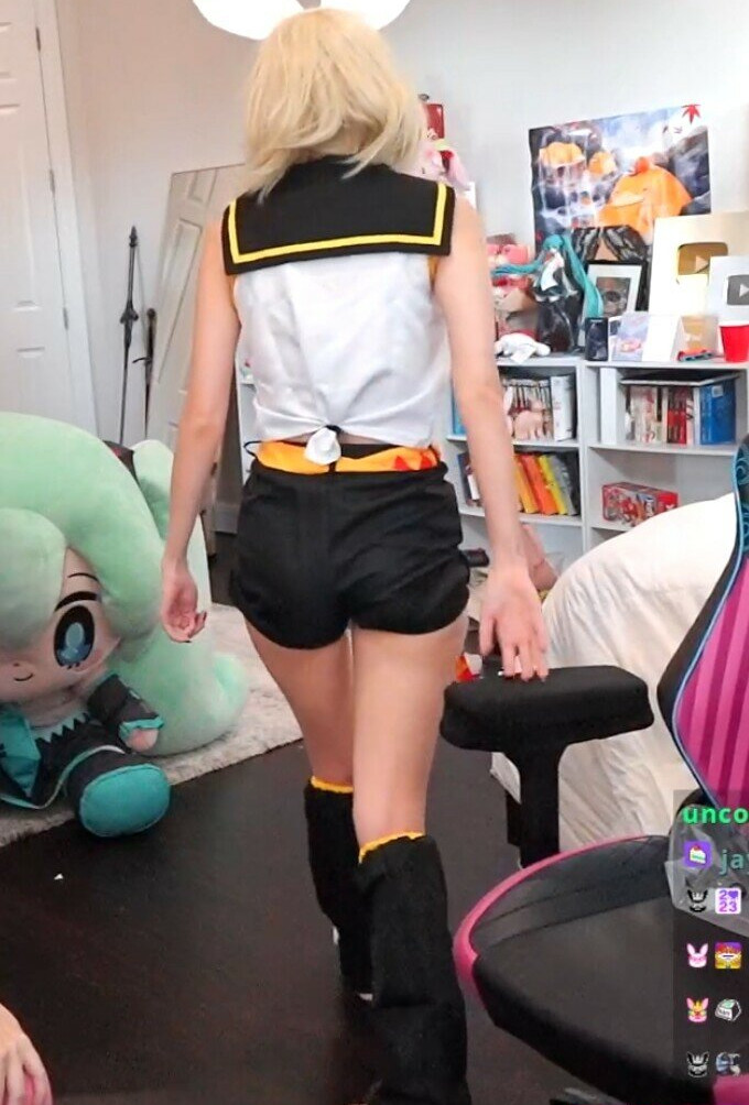 emiru-33 gallery photo #791