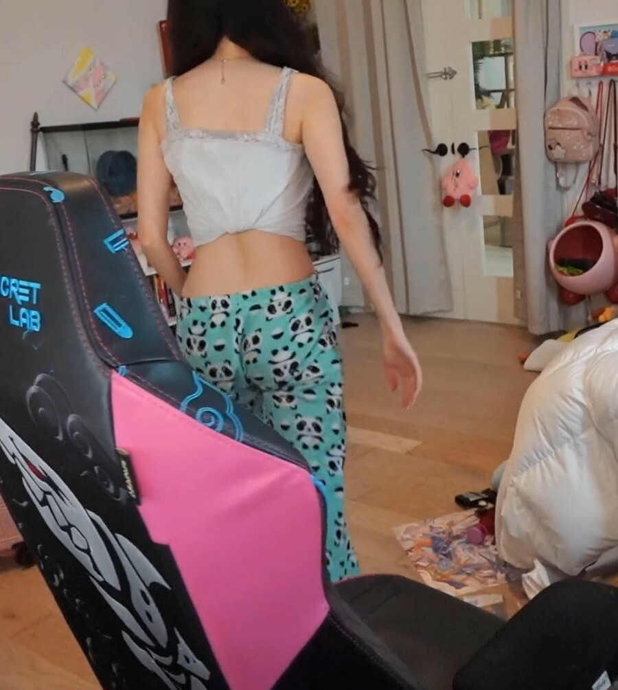 emiru-33 gallery photo #973