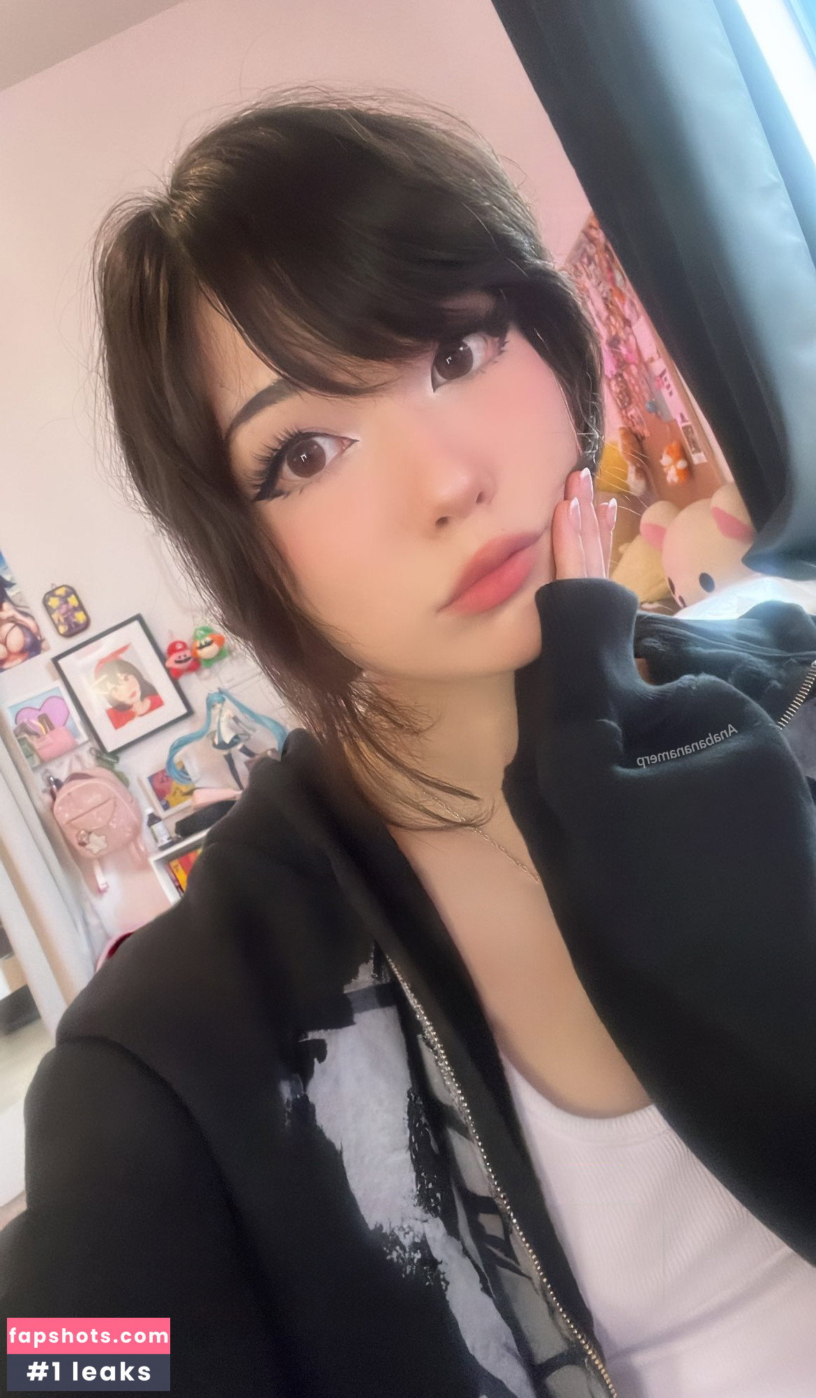 Emiru gallery photo #870