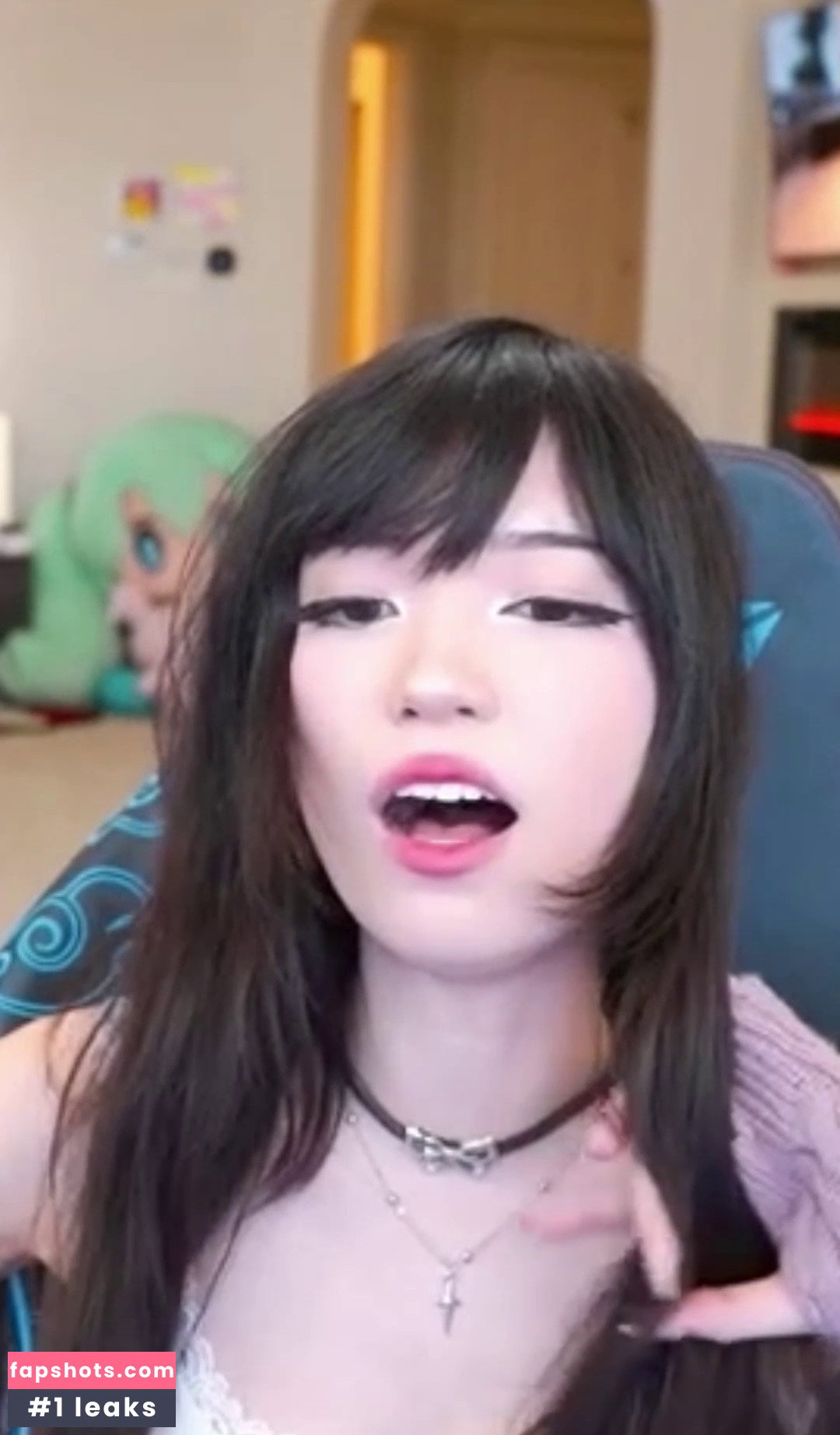 Emiru gallery photo #1942