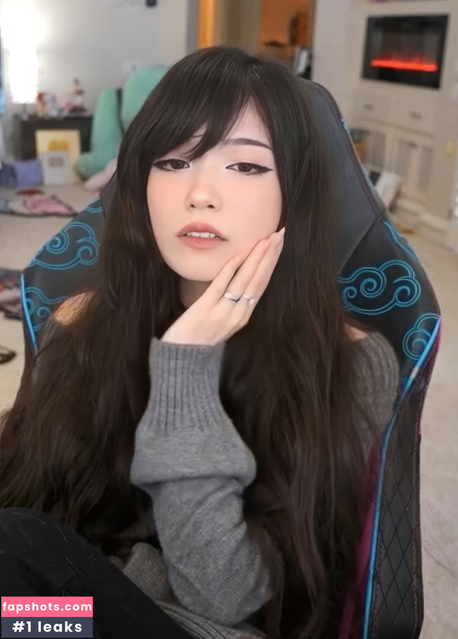 Emiru gallery photo #232