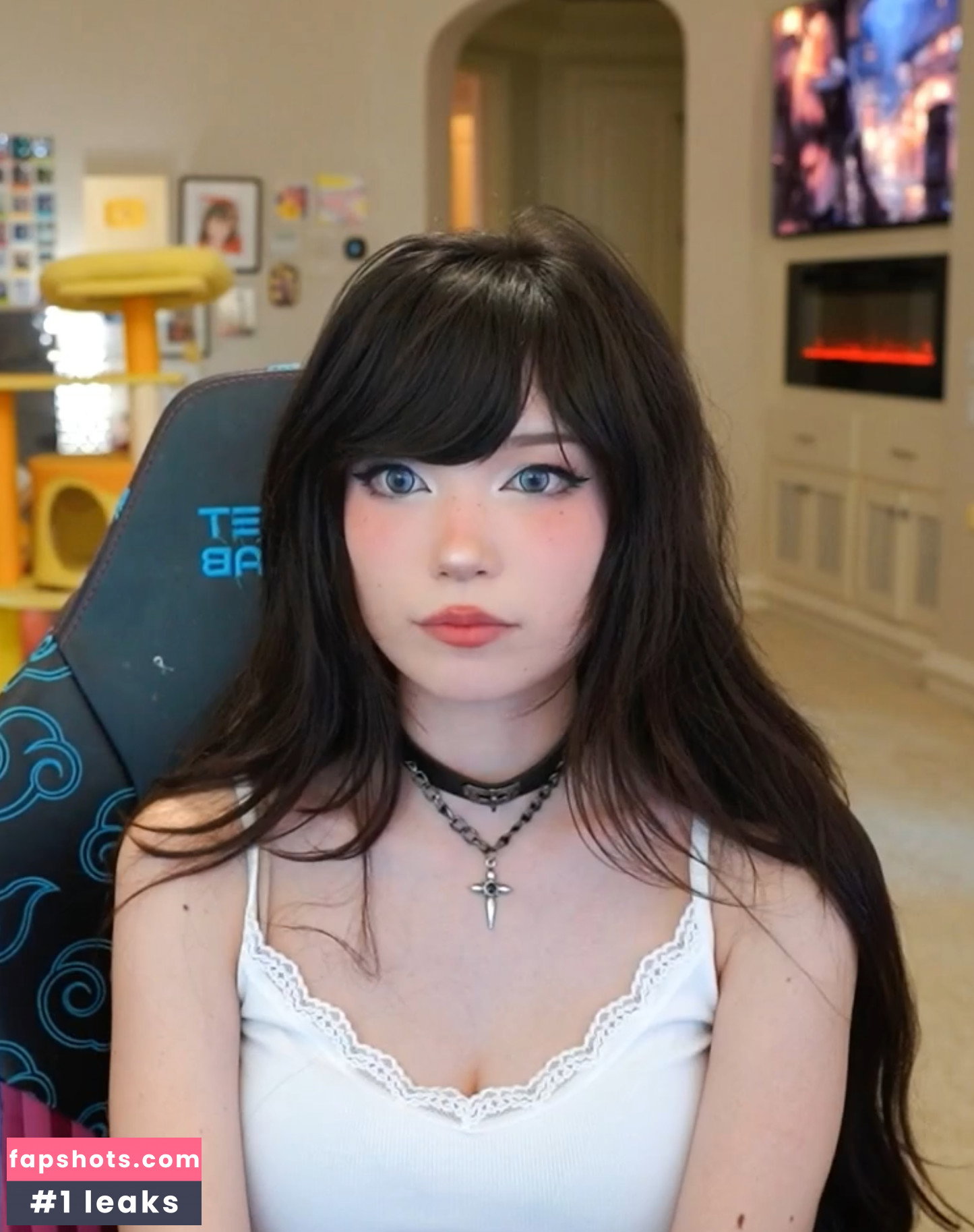 Emiru gallery photo #2253