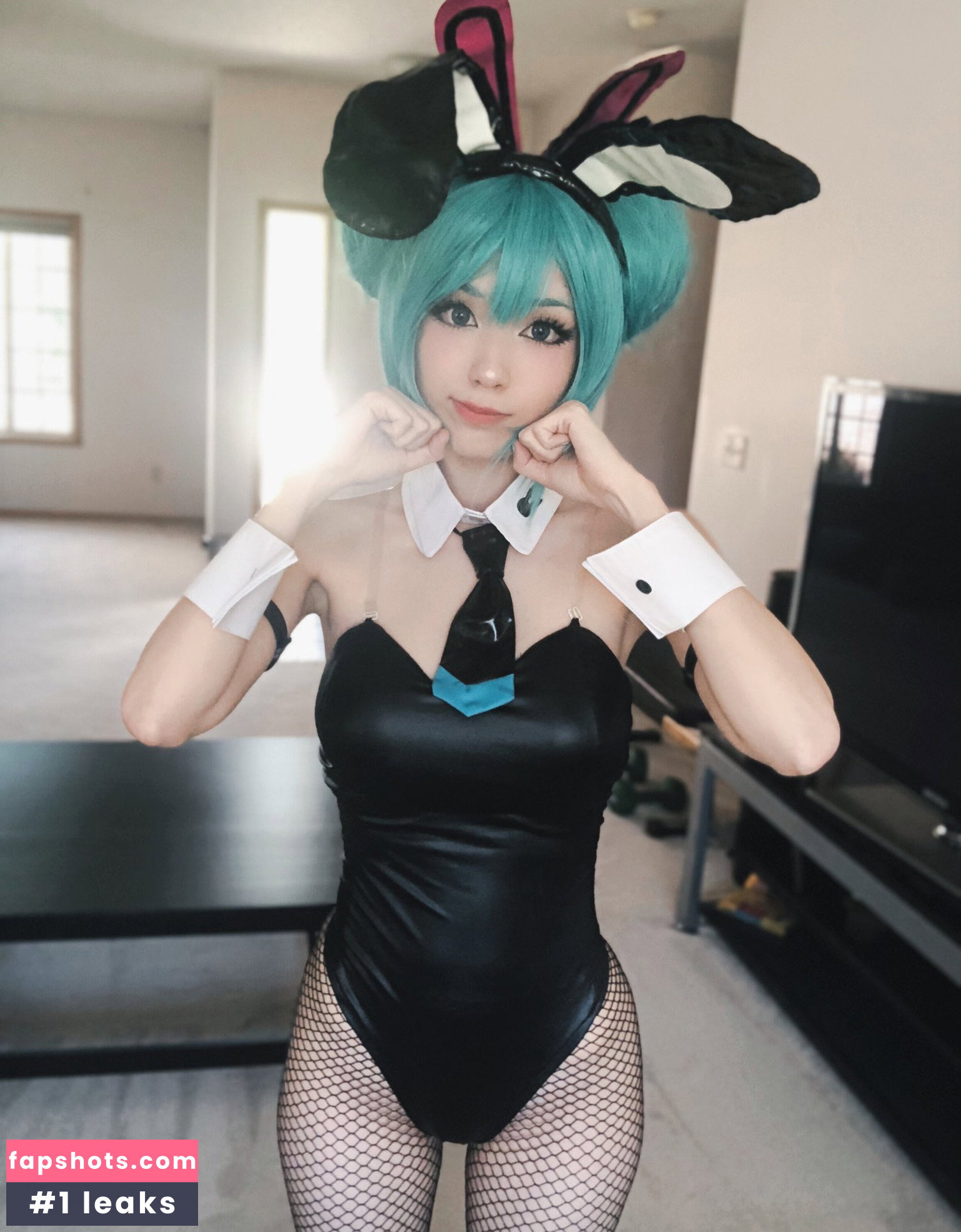 Emiru gallery photo #388