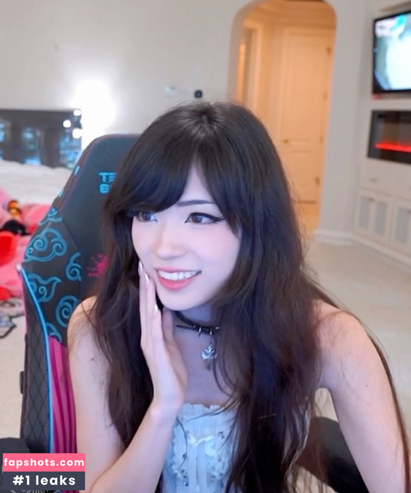 Emiru gallery photo #1720