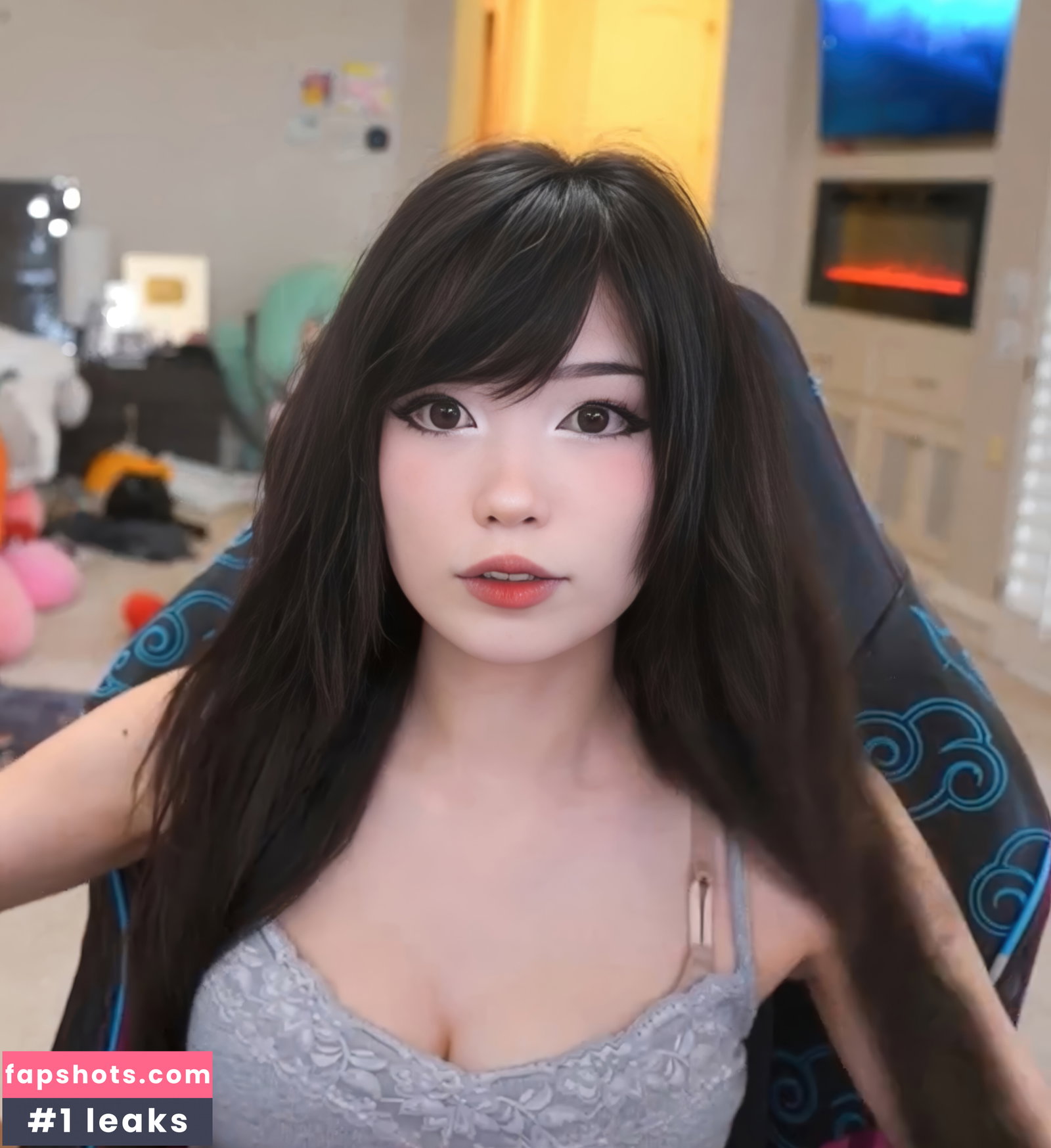 Emiru gallery photo #4585