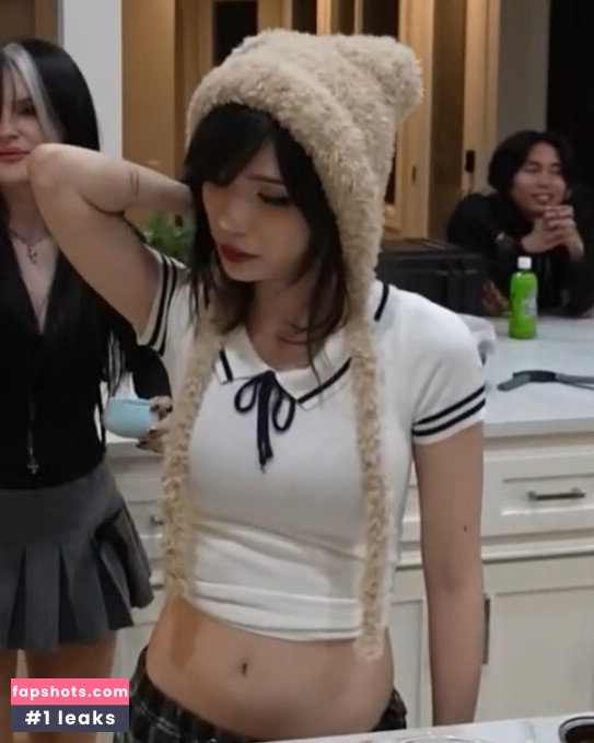 Emiru gallery photo #2122