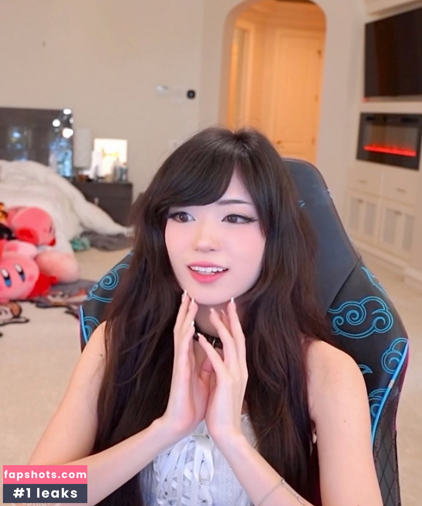 Emiru gallery photo #811