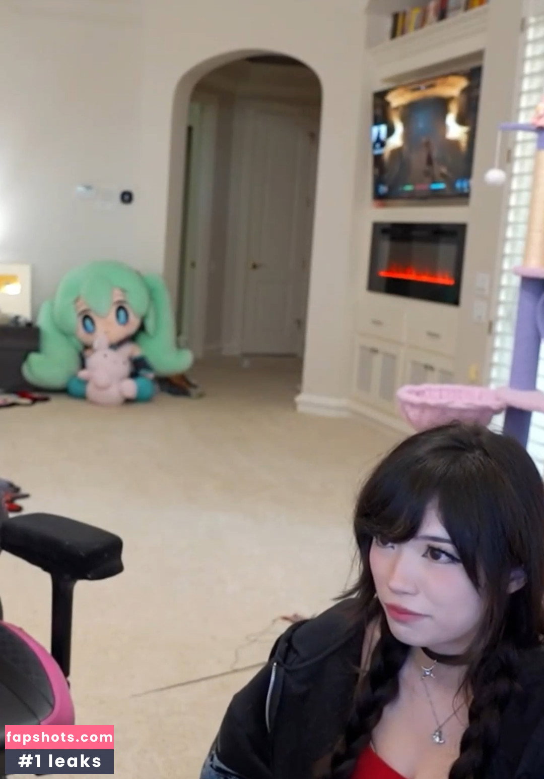 Emiru gallery photo #813