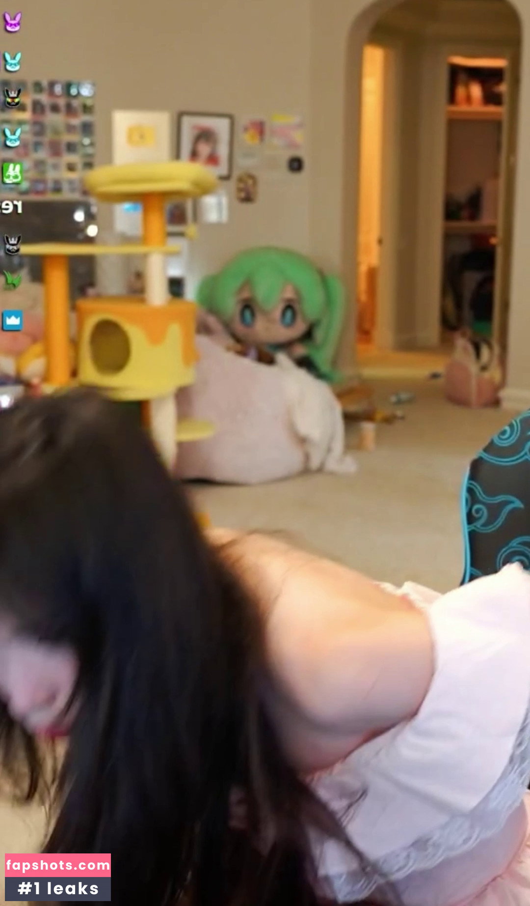 Emiru gallery photo #917