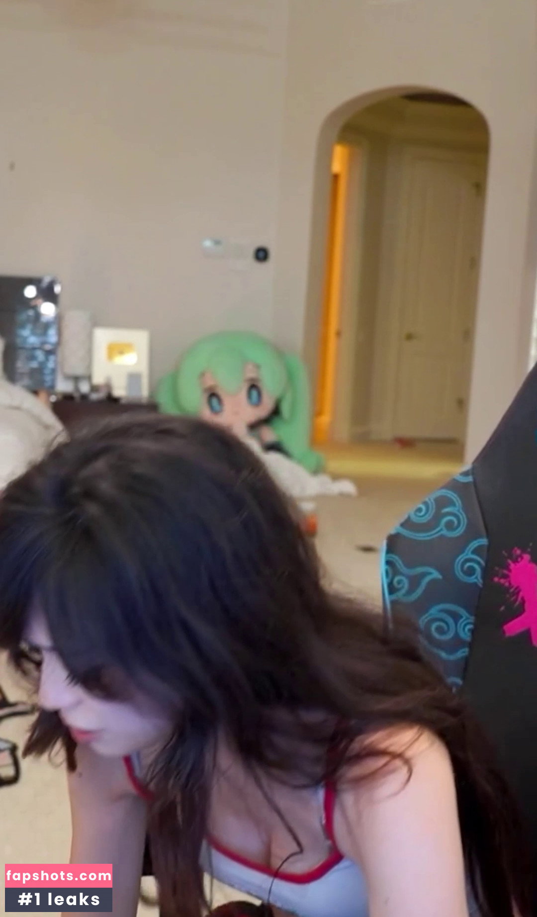 Emiru gallery photo #1534