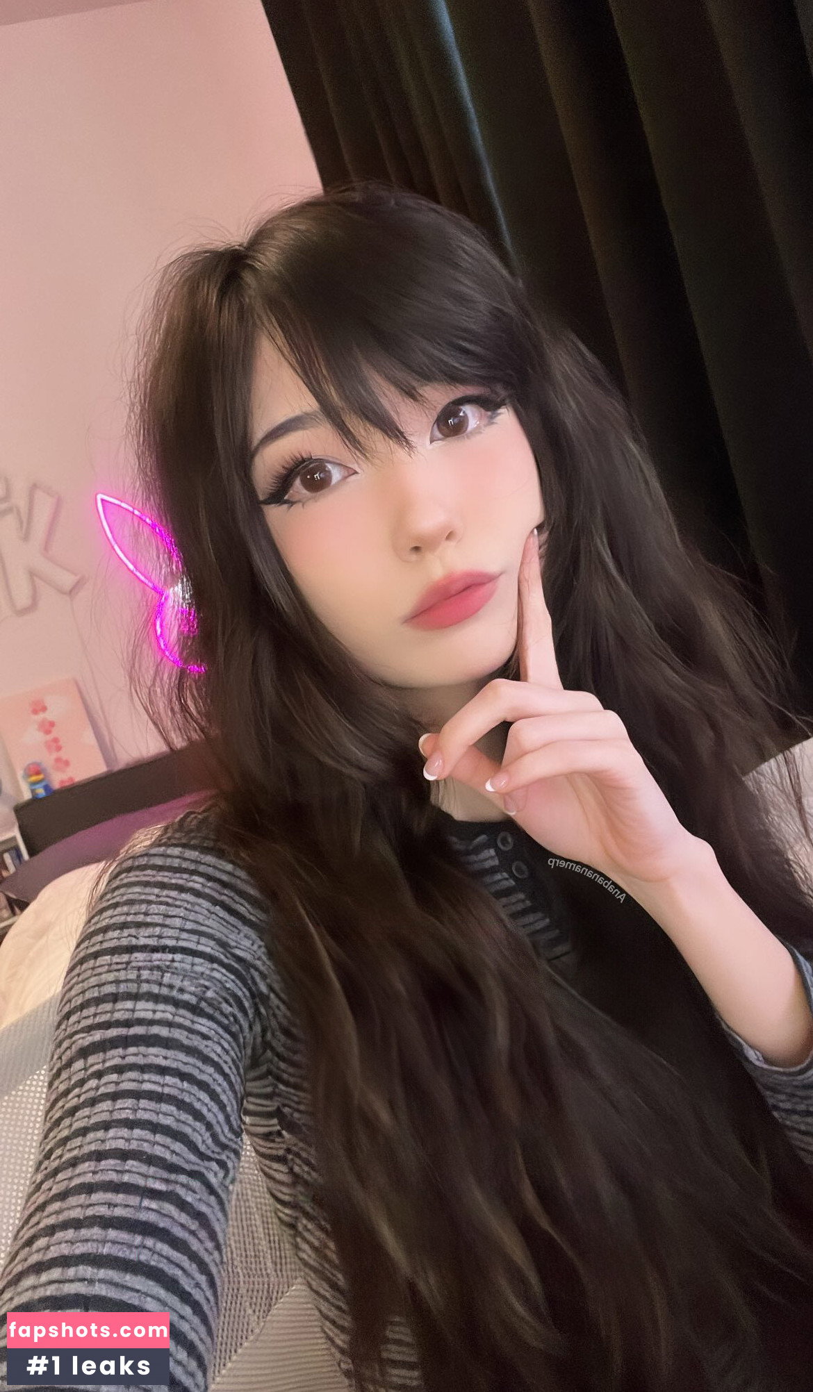 Emiru gallery photo #1422