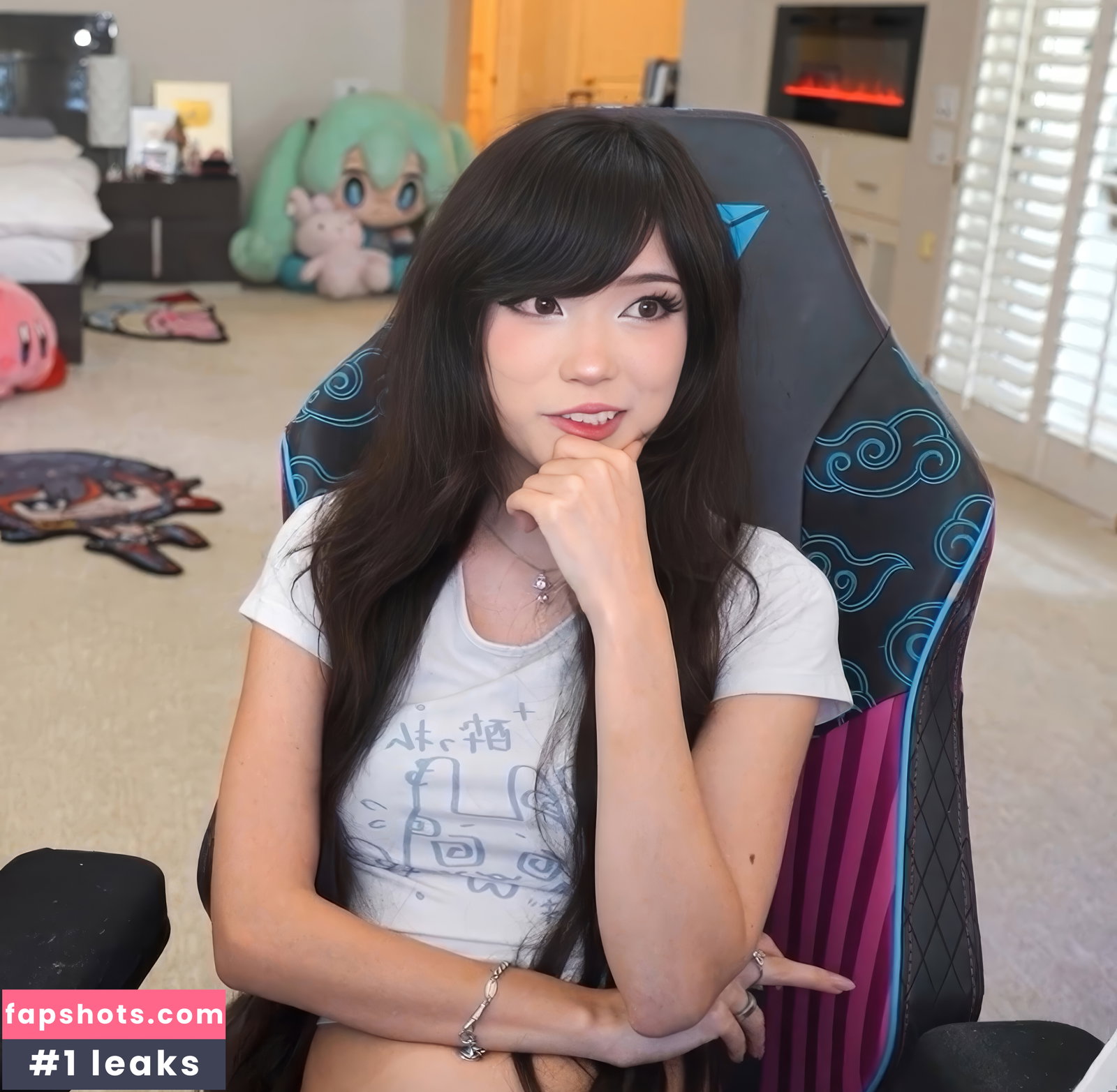 Emiru gallery photo #899