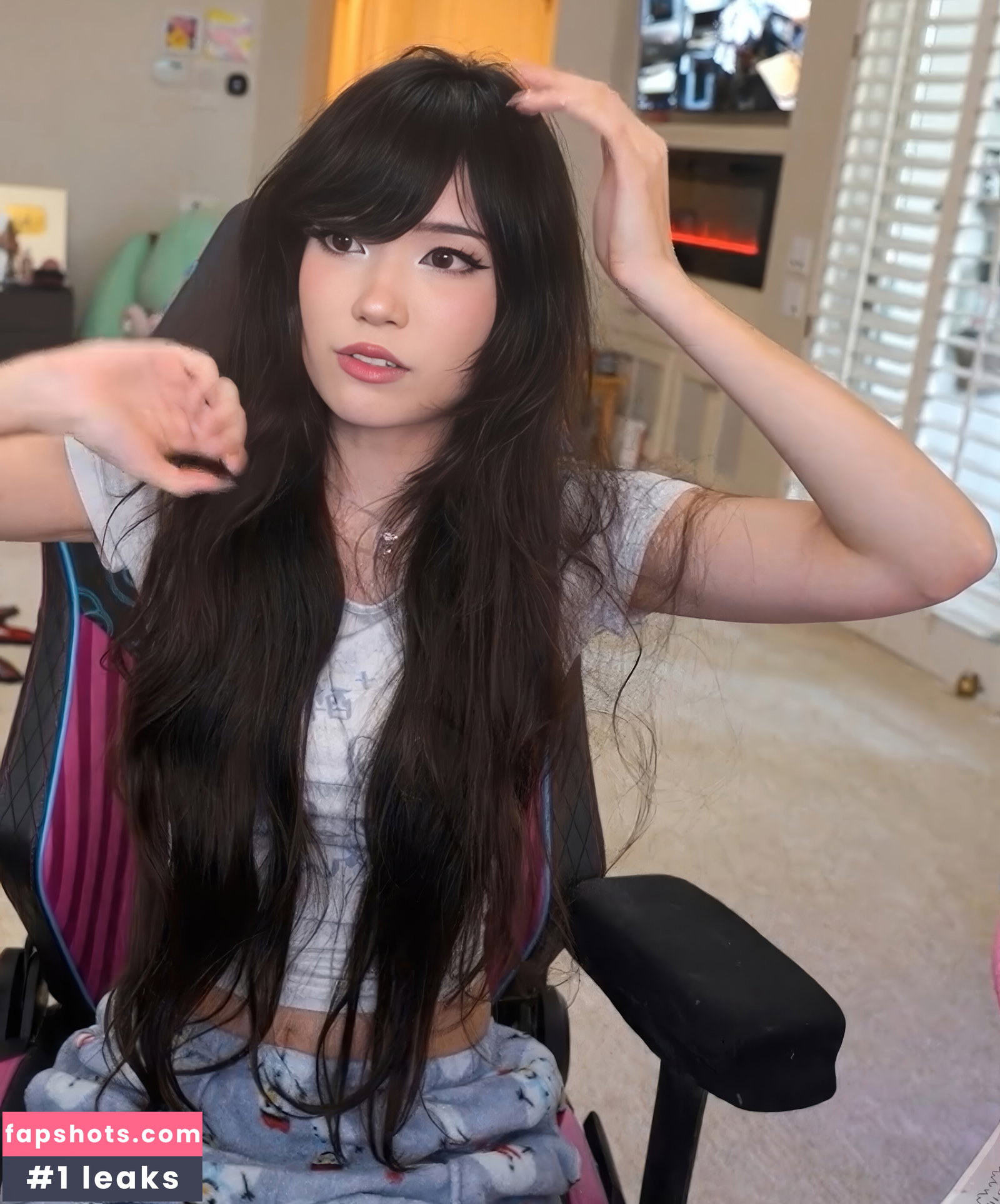 Emiru gallery photo #2548