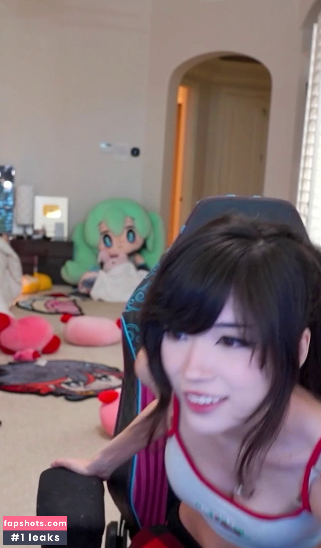 Emiru gallery photo #4133