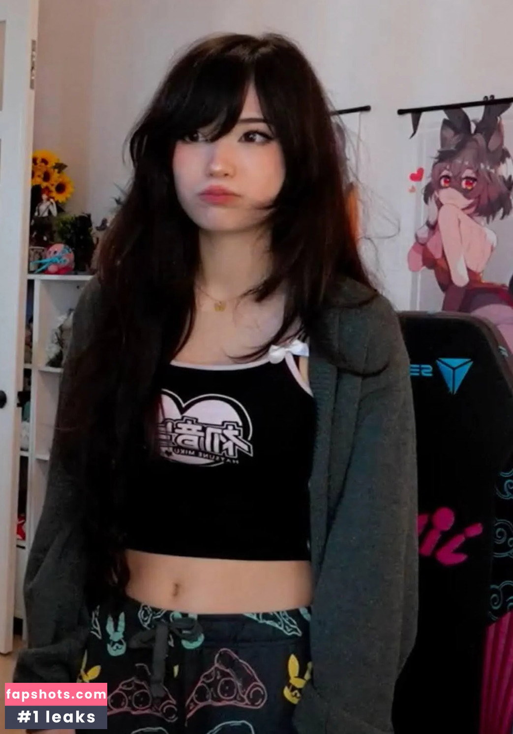 Emiru gallery photo #943