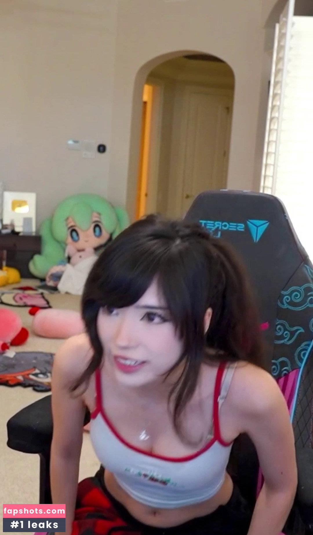 Emiru gallery photo #2940