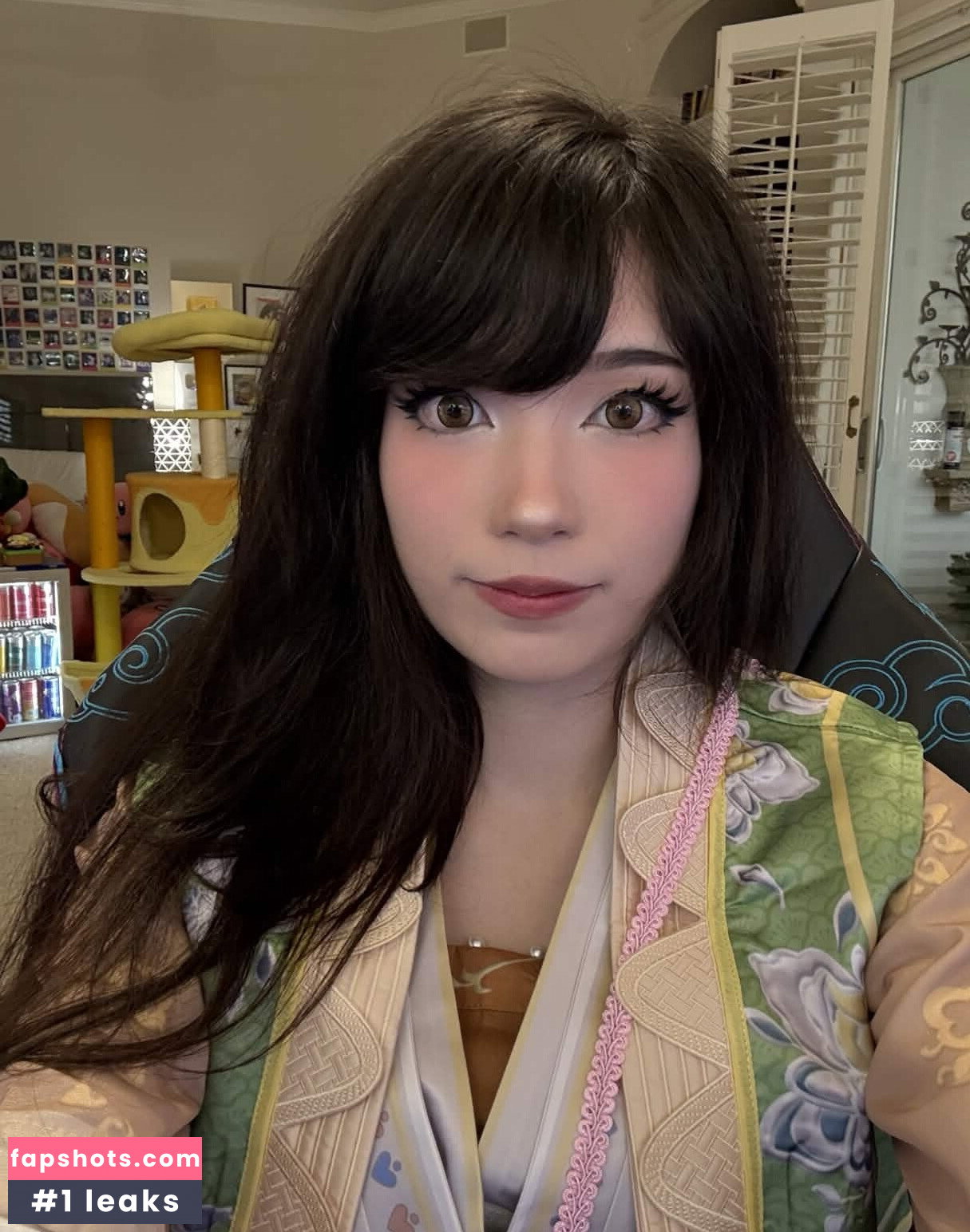Emiru gallery photo #2775