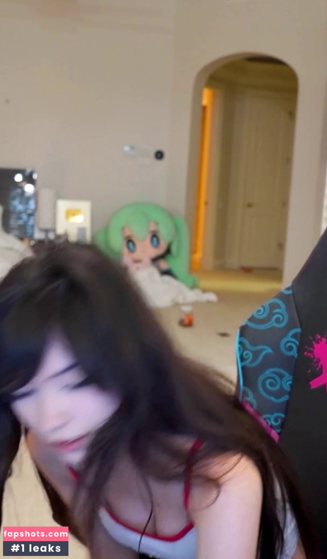 Emiru gallery photo #2797
