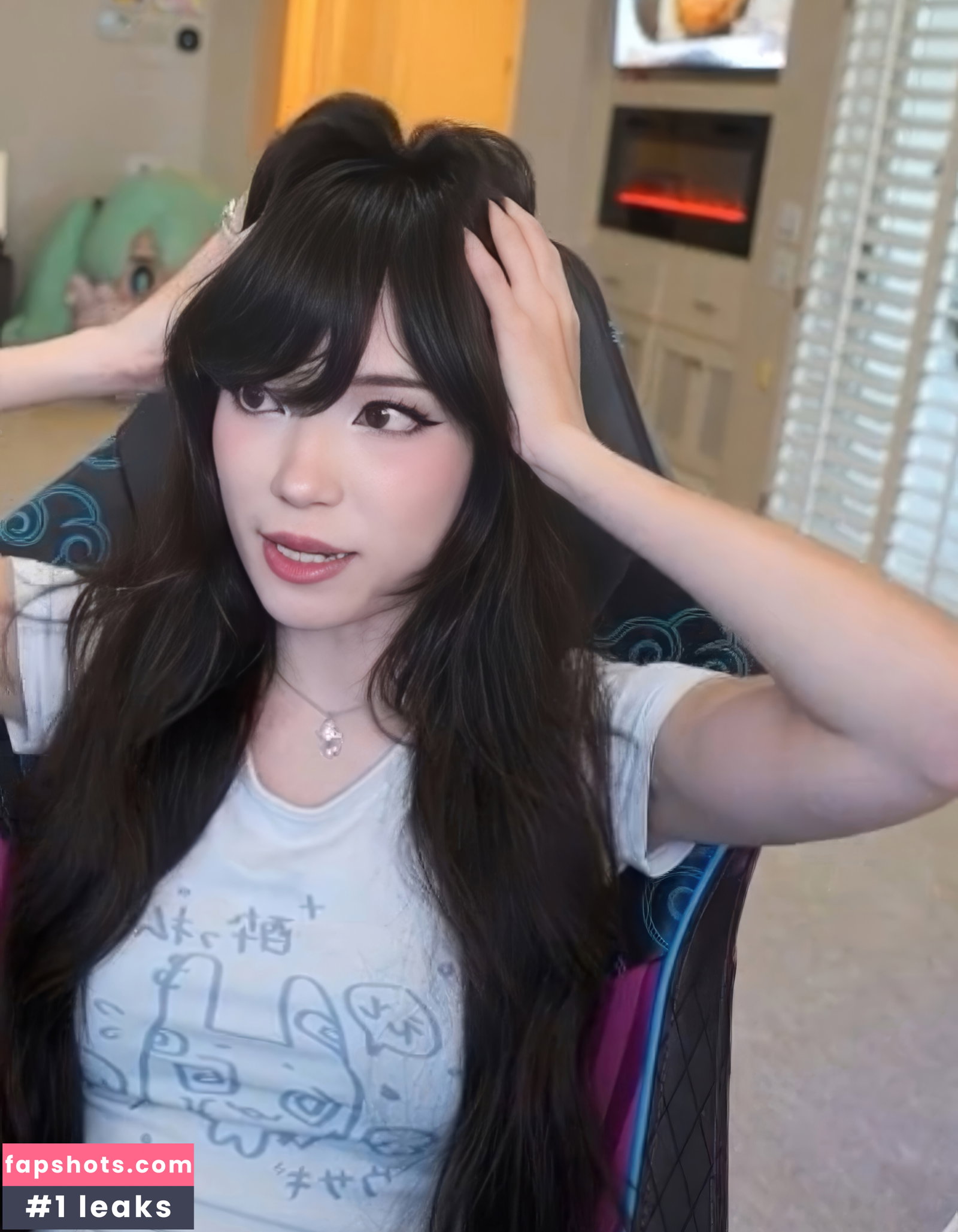 Emiru gallery photo #2970