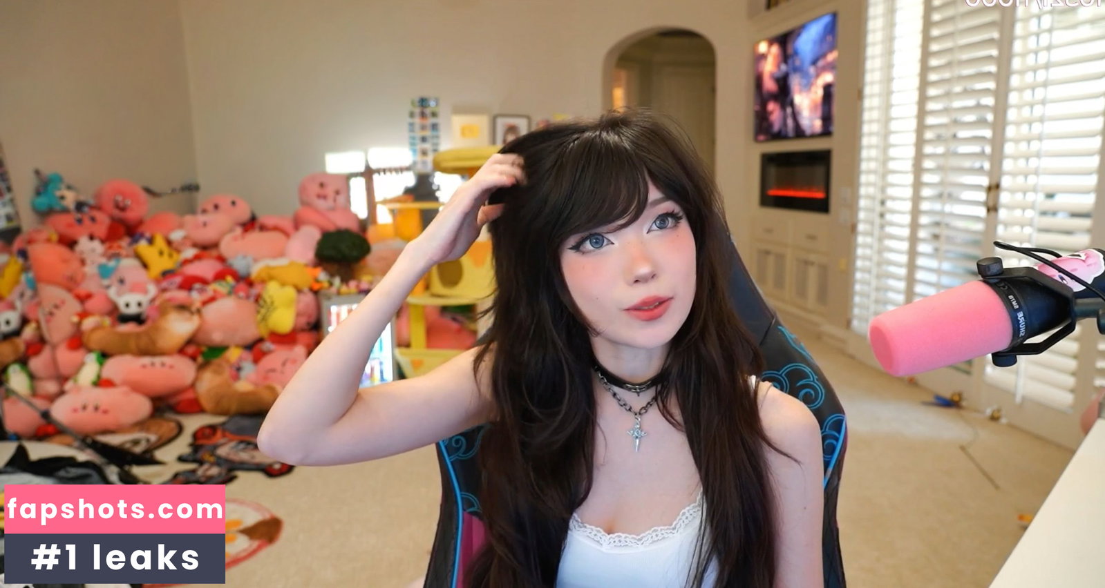 Emiru gallery photo #1695